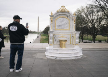 Golden toilet statue on Mall pays faux tribute to Trump renovations