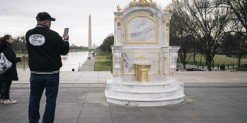 Golden toilet statue on Mall pays faux tribute to Trump renovations