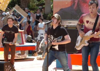 5 Songs Every Former Scene Kid Still Knows by Heart