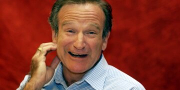Did Robin Williams Really Get Punched in the Face for Stealing a Joke?