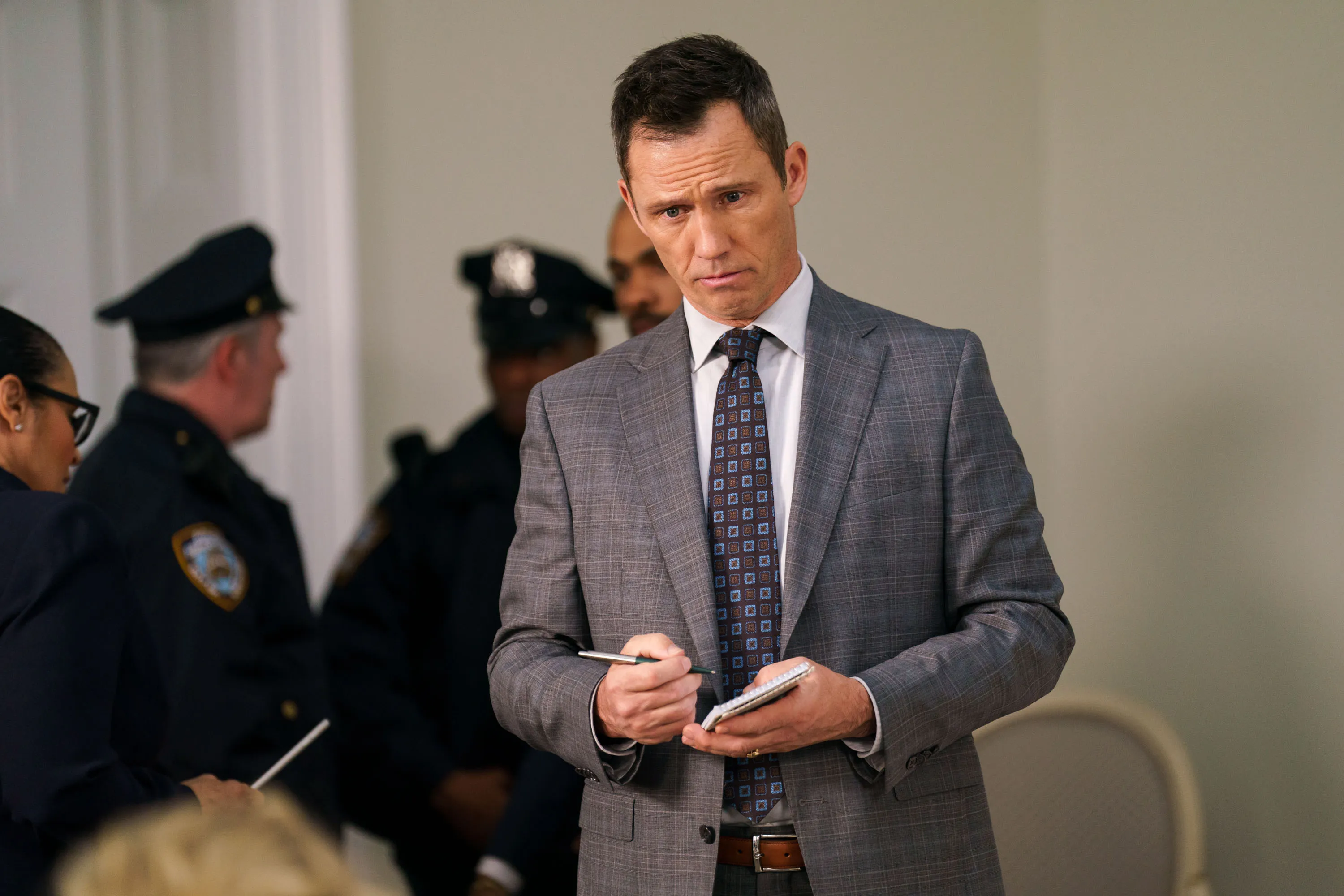 Jeffrey Donovan as Det. Frank Cosgrove in 