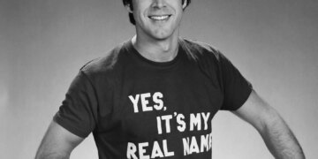 Chevy Chase Drummed in a Psychedelic Rock Band Before He Was A Star (& His Bandmates Are More Famous Than Him)