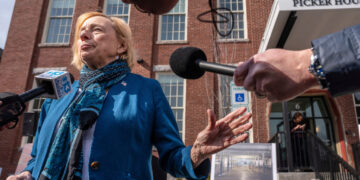 Maine governor targets oyster farmer in competitive Democratic Senate primary