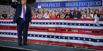Trump touts economic agenda on tour as Iran war stirs prices, GOP dissent