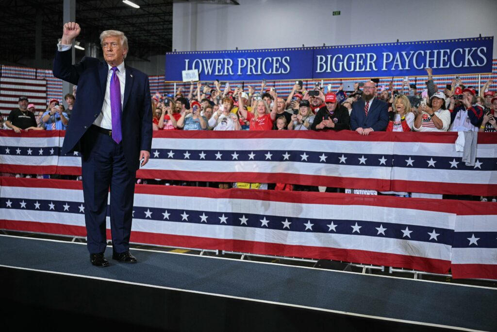 Trump touts economic agenda on tour as Iran war stirs prices, GOP dissent