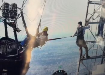 2 Hot Air Balloon Passengers Saved in Dramatic Mid-Air Rescue