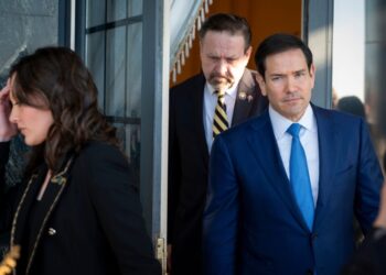 U.S. orders more diplomats to leave Middle East