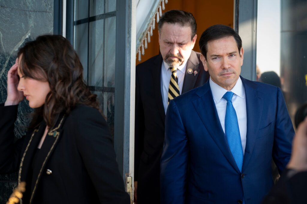 U.S. orders more diplomats to leave Middle East