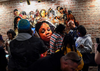 Judge agrees to dismiss charges against officers tied to Breonna Taylor raid