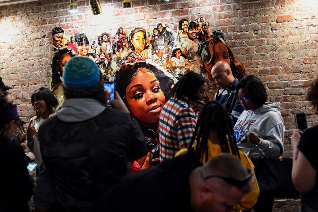 Judge agrees to dismiss charges against officers tied to Breonna Taylor raid