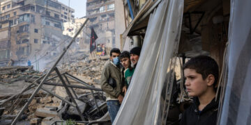 A Cafe on the Edge of Destruction
