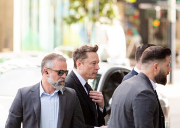 Democrats Examine Elon Musk’s Role in Suspension of Business Disclosure Law