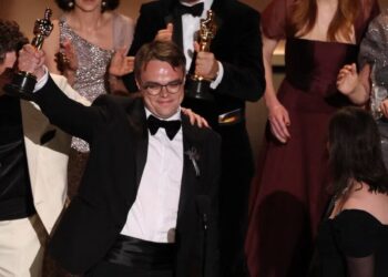 In Political Oscars Speech, ‘Mr. Nobody Against Putin’ Team Says ‘We All Face a Moral Choice’: ‘Stop These Wars Now’