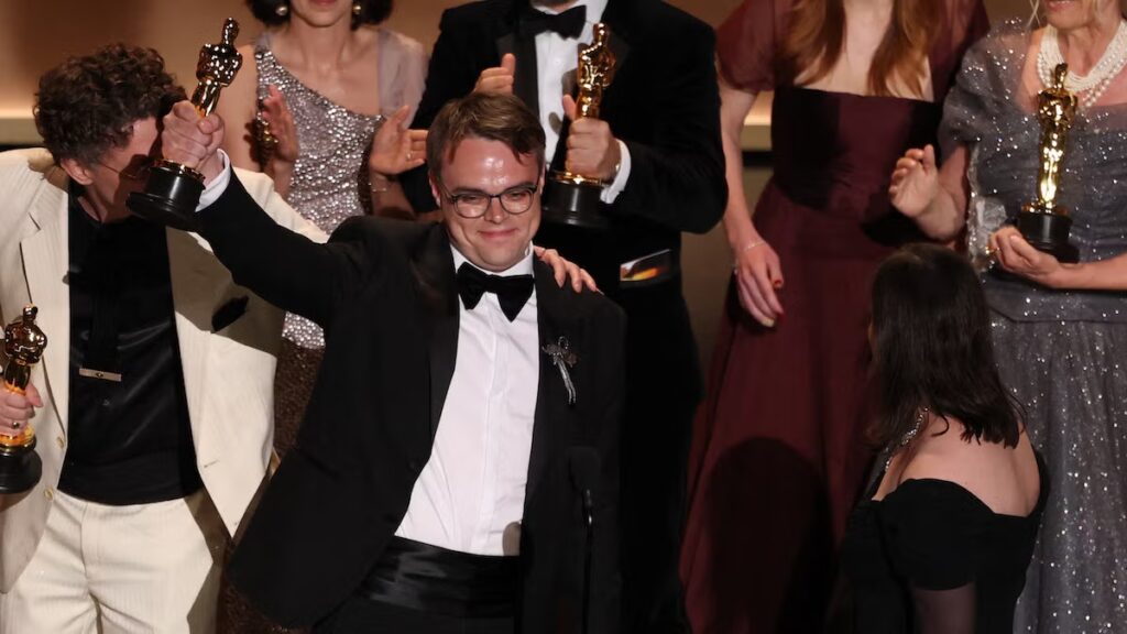 In Political Oscars Speech, ‘Mr. Nobody Against Putin’ Team Says ‘We All Face a Moral Choice’: ‘Stop These Wars Now’