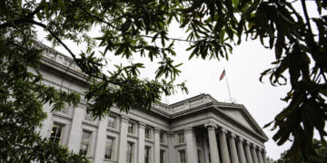 Trump bank immigration order delayed amid Wall Street pushback