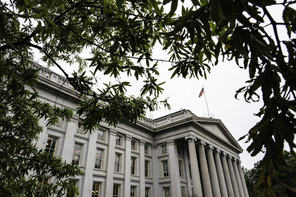 Trump bank immigration order delayed amid Wall Street pushback