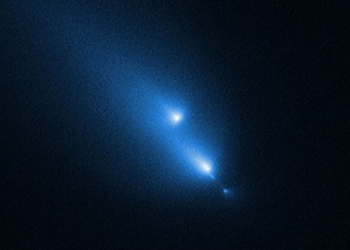 NASA’s Hubble Caught a Comet Breaking Up in Real Time, and the Images Are Wild