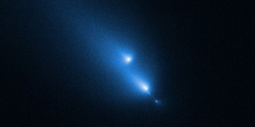 NASA’s Hubble Caught a Comet Breaking Up in Real Time, and the Images Are Wild