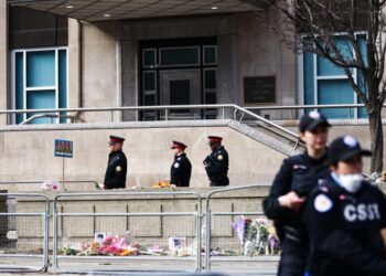 Two men fire gun toward U.S. Consulate in Toronto, police say