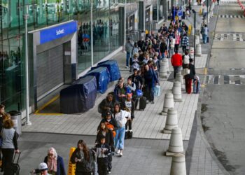TSA lines are so out of control that travelers are hiring line-sitters