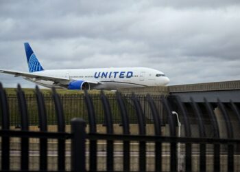 United Airlines says put on your headphones or get off the plane