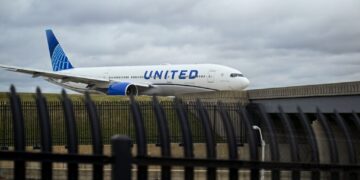 United Airlines says put on your headphones or get off the plane