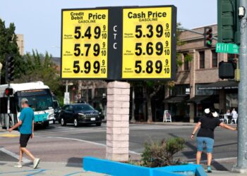 Gas hits $4 a gallon for the first time in nearly four years