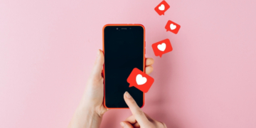This Is How Many Swipes It Actually Takes to Get a Match on Dating Apps