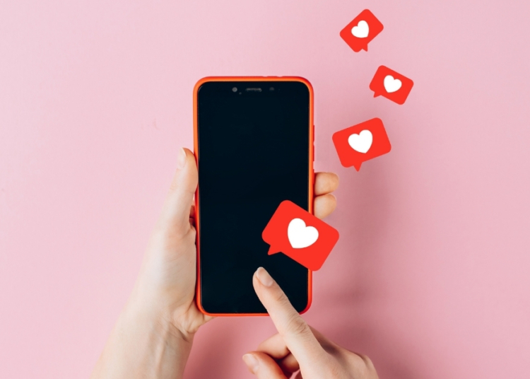 This Is How Many Swipes It Actually Takes to Get a Match on Dating Apps