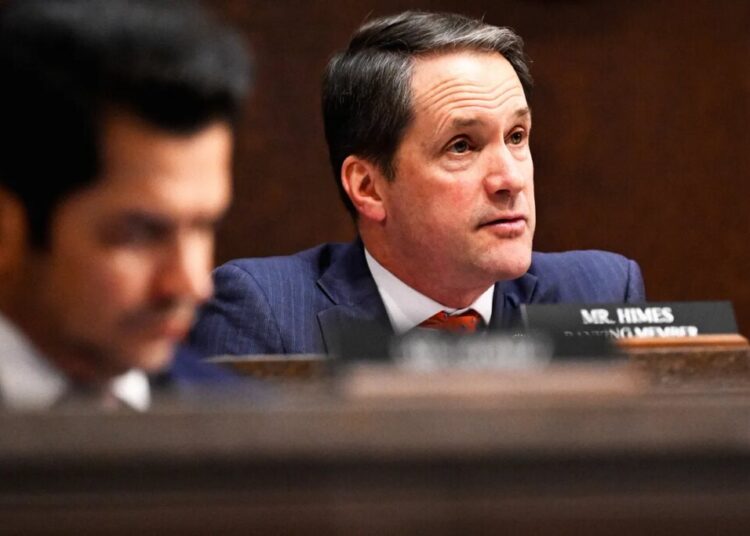 A Top Democrat Is Urging Colleagues to Support Trump’s Spy Machine