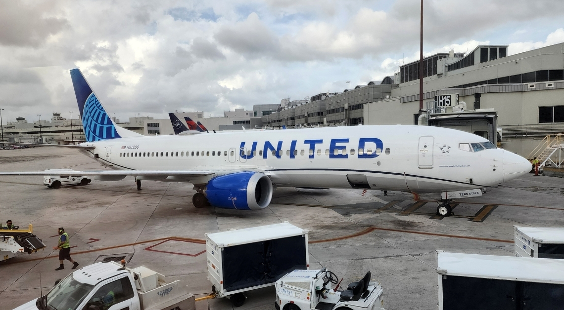 Start Wearing Headphones on Planes or You’ll Get Blacklisted