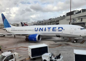 Start Wearing Headphones on Planes or You’ll Get Blacklisted