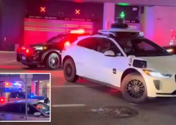Video shows self-driving Waymo car blocking emergency vehicles responding to deadly Austin shooting
