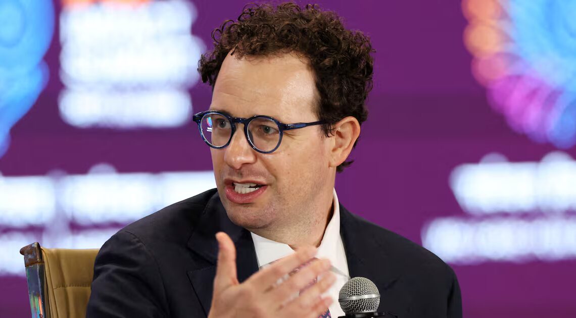 Top CEO Exposes Rival’s ‘Dictator-Style Praise to Trump’