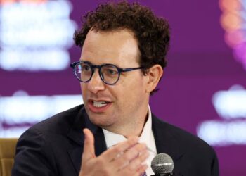 Top CEO Exposes Rival’s ‘Dictator-Style Praise to Trump’