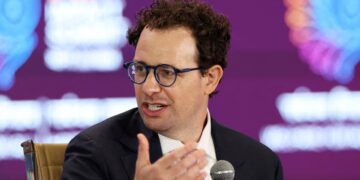 Top CEO Exposes Rival’s ‘Dictator-Style Praise to Trump’