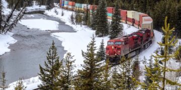 How Can a Locomotive Pull a Long Train That’s Much Heavier?