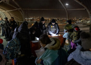 Justices seem inclined to revive Trump policy blocking migrants at border