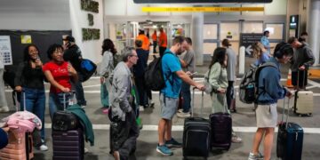 Spring break travel may be chaos. Here’s how to prepare.