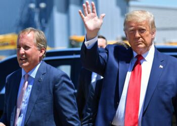 Trumpy Texan Defies the President in MAGA Civil War Tussle