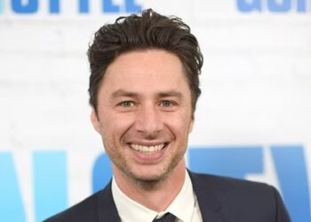 Zach Braff Clears Rumors He’s Dating an AI Chatbot: ‘Can’t Believe I Have to Type These Words’