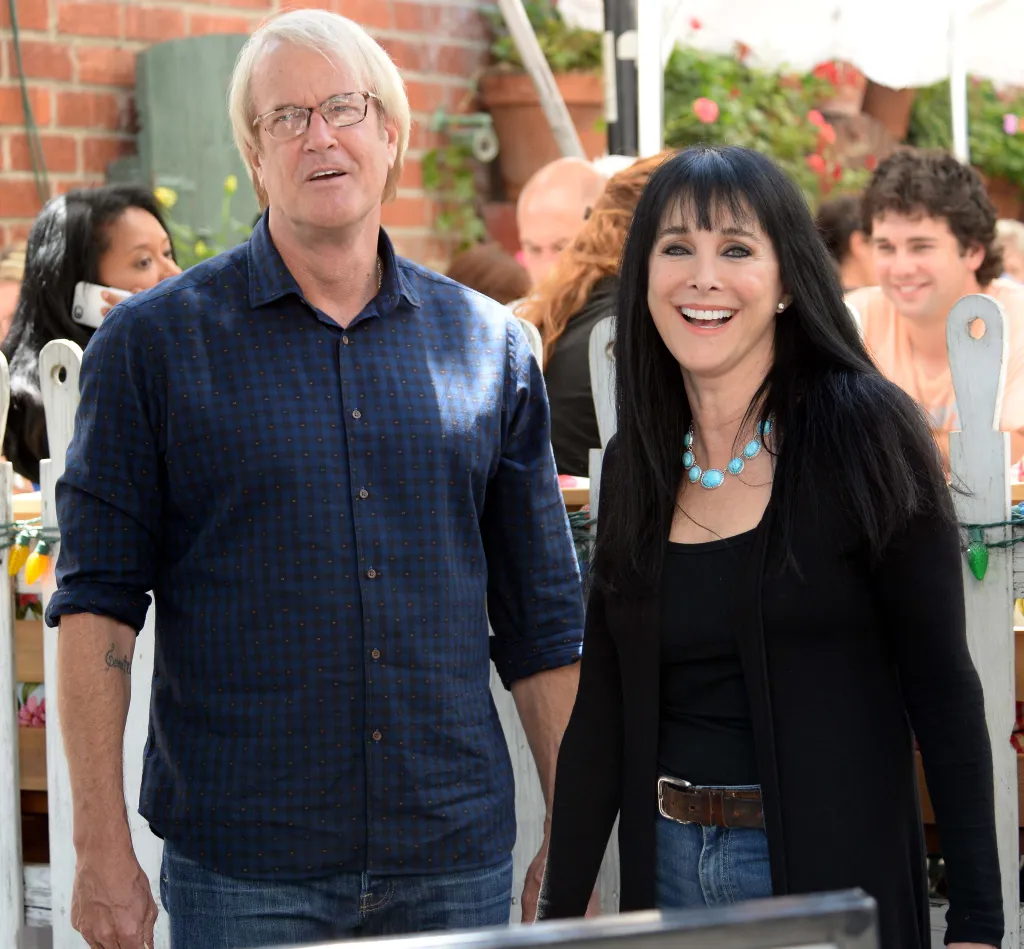 Connie Sellecca and John Tesh waiting outside the Ivy Restaurant.