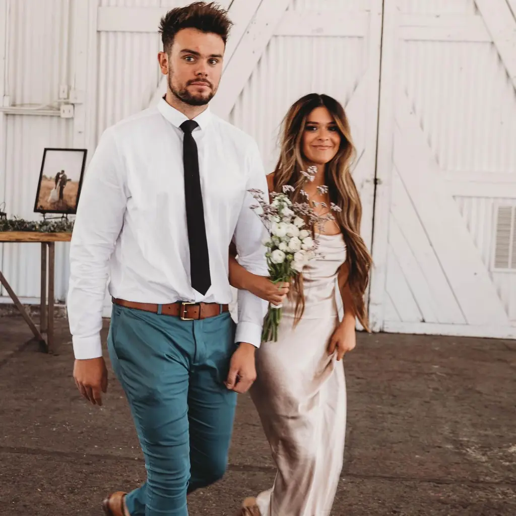 Taylor Frankie Paul and Tate Paul walking with their arms linked.