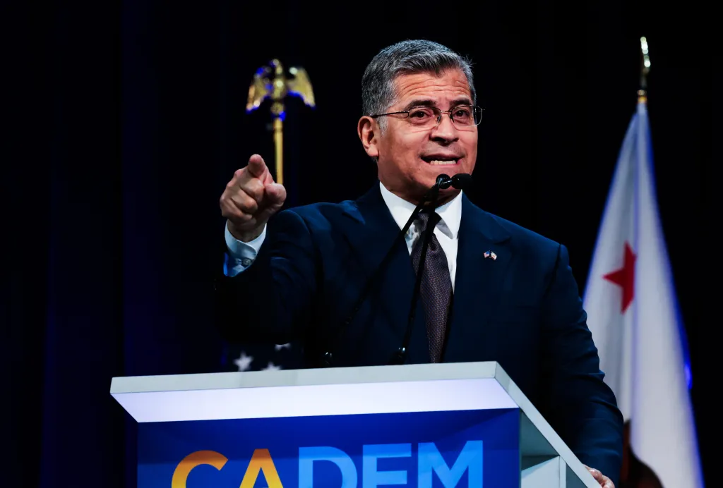 Steve Hilton, candidate for California governor, speaking at a forum.