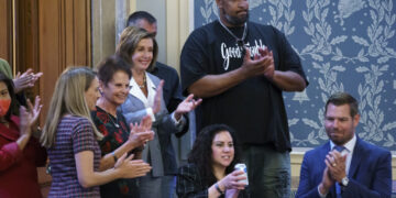 Pelosi backs former Capitol Police officer over Hoyer’s preferred successor in Maryland