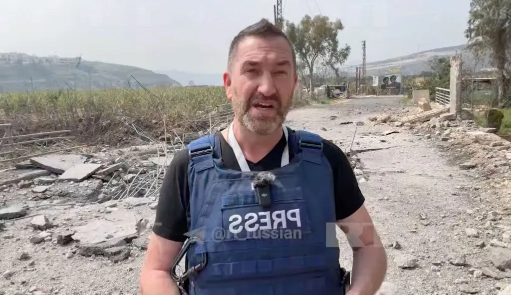 RT correspondent Steve Sweeney wearing a 