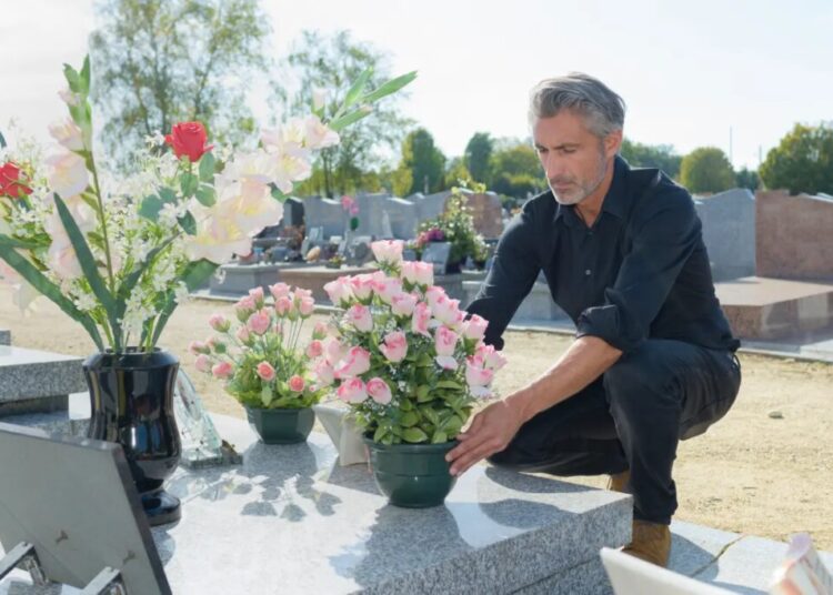 Dear Abby: My wife doesn’t like me visiting my first wife’s grave