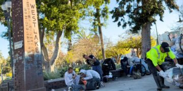 MacArthur Park cleanup: Blink and you missed it