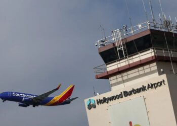 Near-collision at Burbank Airport helps lead FAA to change risky practice
