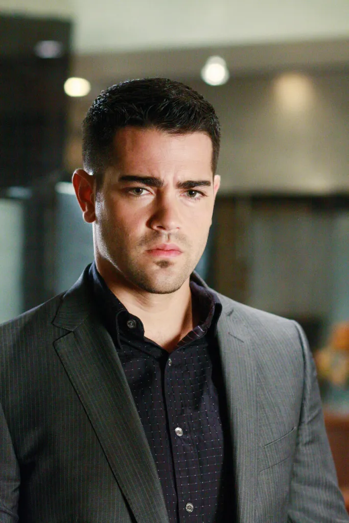 Jesse Metcalfe as John Rowland in Desperate Housewives, season 6.
